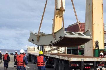 Represas: arribó la primera turbina al muelle de Punta Quilla